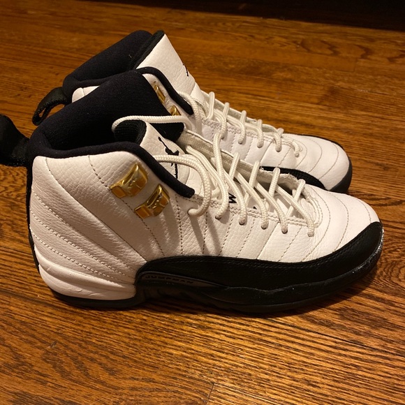 Air Jordan 12 taxi size 3.5y 2013 version - Picture 2 of 11